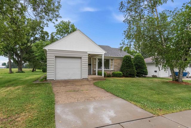 676 E Oak Street, Juneau, WI 53039