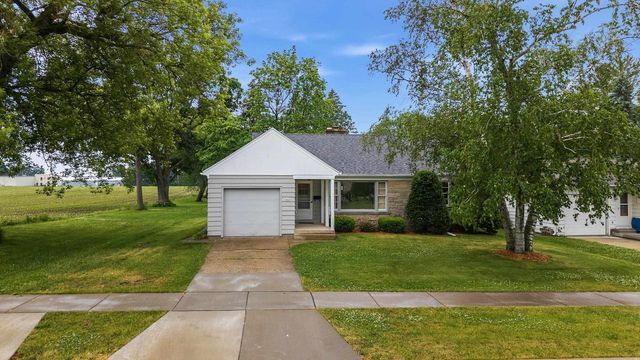 676 E Oak Street, Juneau, WI 53039