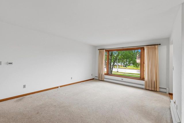 676 E Oak Street, Juneau, WI 53039