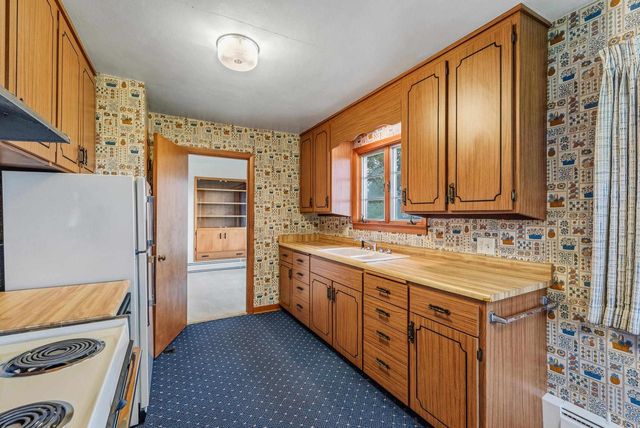 676 E Oak Street, Juneau, WI 53039