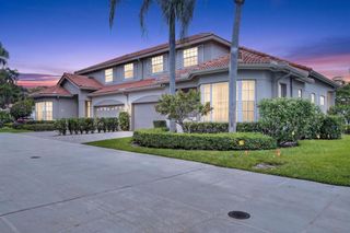 32 Monterey Pointe Drive, Palm Beach Gardens, FL 33418