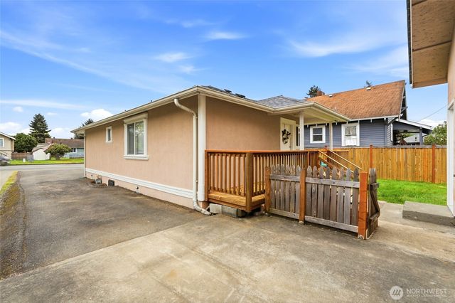 804 N 3rd Street, Renton, WA 98057