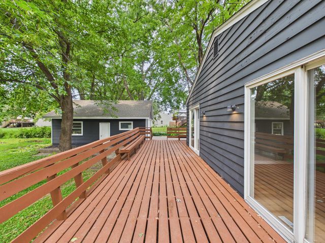 660 County Road D E, Little Canada, MN 55117