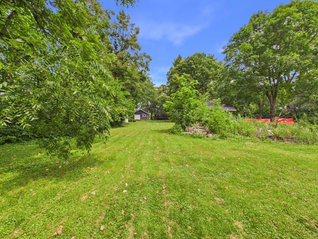 660 County Road D E, Little Canada, MN 55117