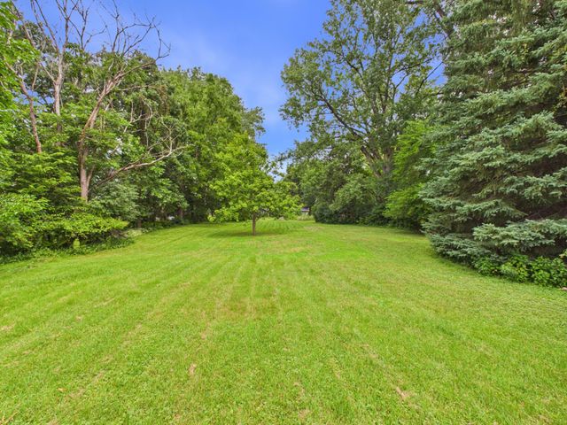 660 County Road D E, Little Canada, MN 55117