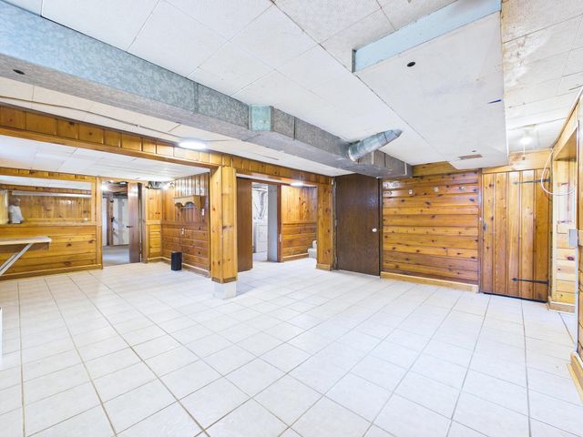 660 County Road D E, Little Canada, MN 55117