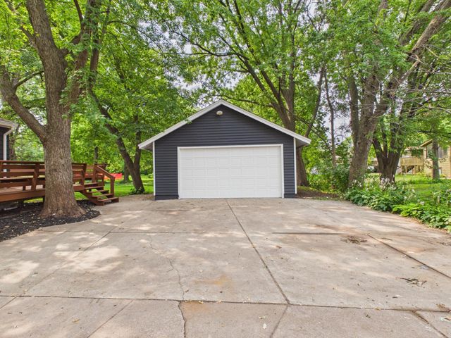 660 County Road D E, Little Canada, MN 55117