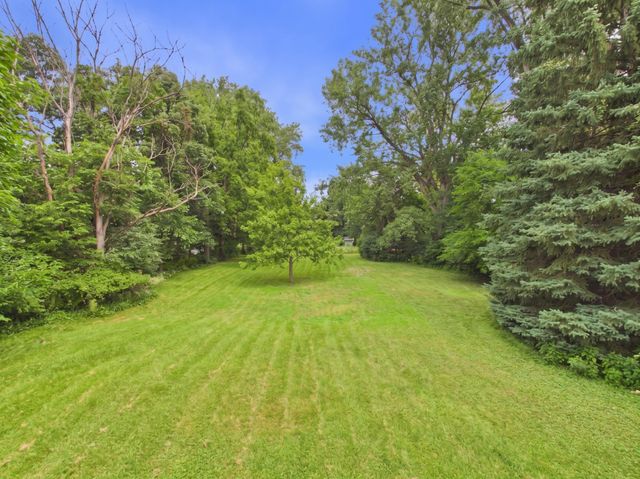 660 County Road D E, Little Canada, MN 55117