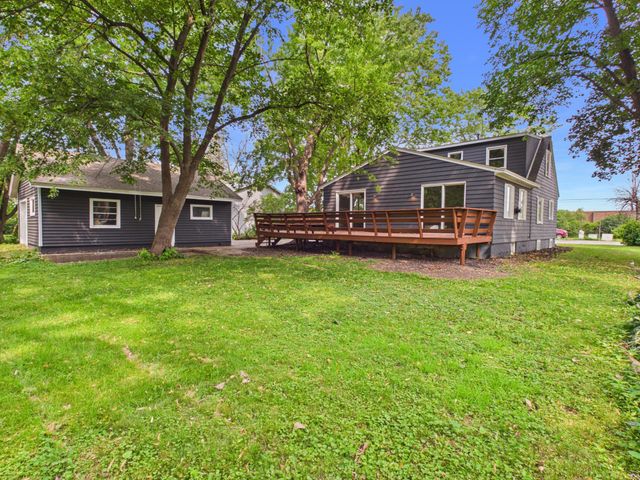 660 County Road D E, Little Canada, MN 55117