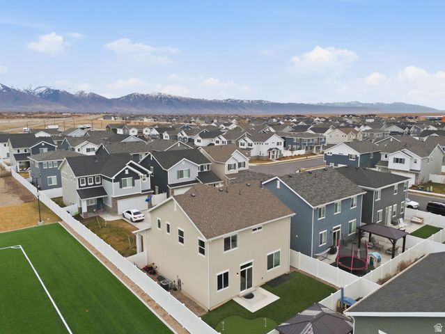 2126 W LYDIA LN, Syracuse, UT 84075
