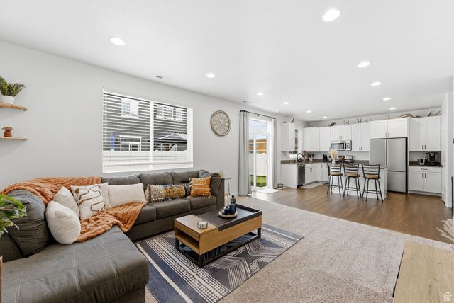 2126 W LYDIA LN, Syracuse, UT 84075