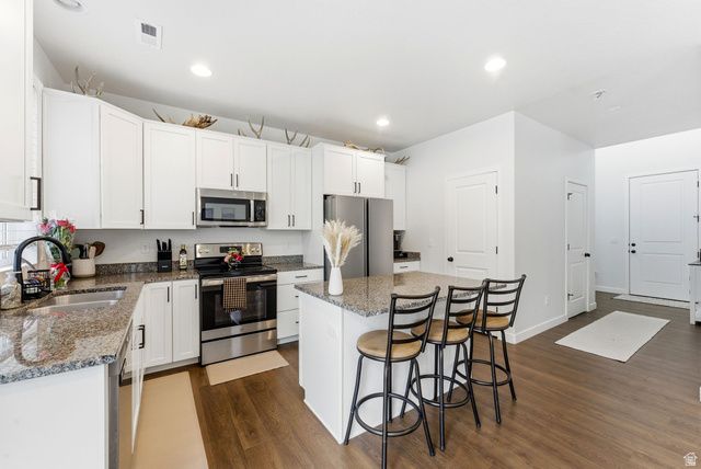 2126 W LYDIA LN, Syracuse, UT 84075