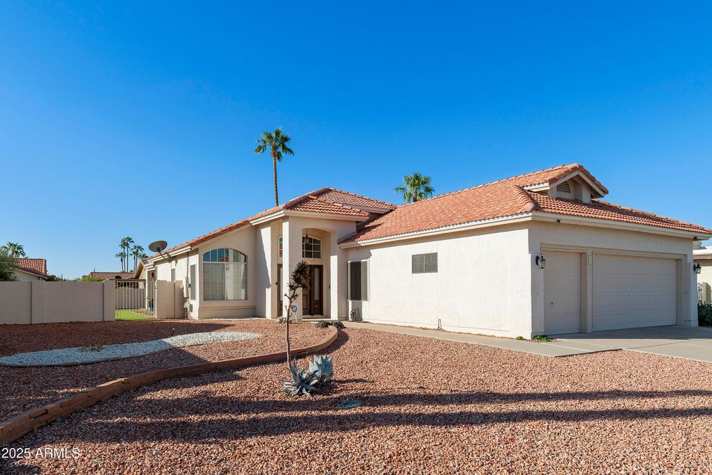 Image 1 of property listing at 10409 E SILVERTREE Drive, Sun Lakes, AZ 85248