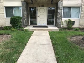 8880 GOLF Road 2C, Des Plaines, IL 60016