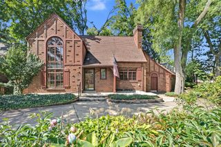 27943 Sunset Boulevard W, Lathrup Village, MI 48076