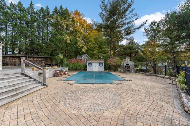 4 Woodvale Rd Extension, Branford, CT 06405