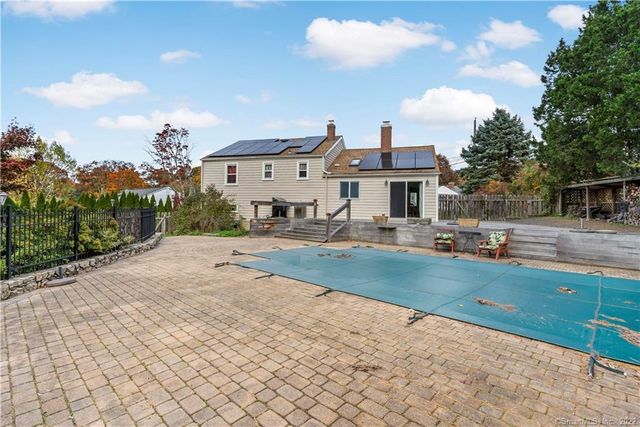 4 Woodvale Rd Extension, Branford, CT 06405