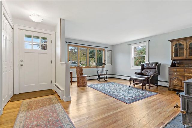 4 Woodvale Rd Extension, Branford, CT 06405