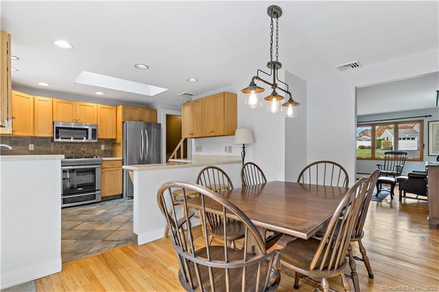 4 Woodvale Rd Extension, Branford, CT 06405