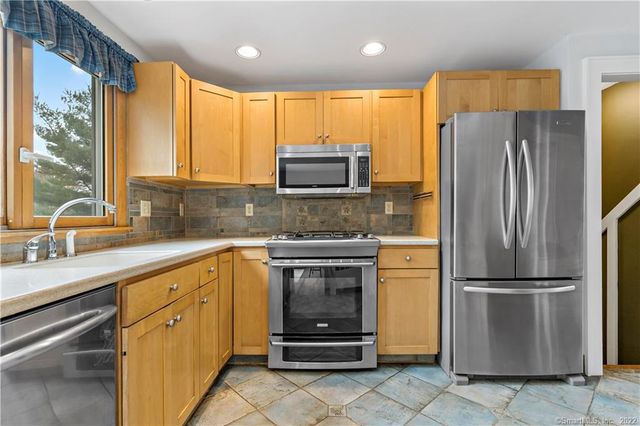 4 Woodvale Rd Extension, Branford, CT 06405