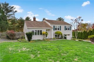 4 Woodvale Rd Extension, Branford, CT 06405