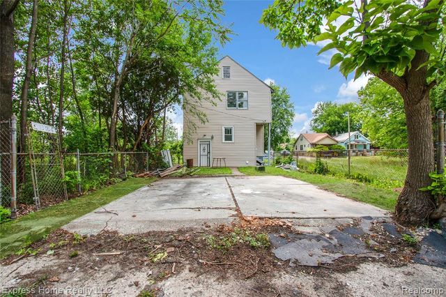 13484 Maine Street, Hamtramck, MI 48212