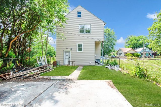 13484 Maine Street, Hamtramck, MI 48212