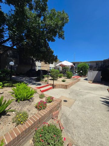 5550 N Braeswood Boulevard 43, Houston, TX 77096