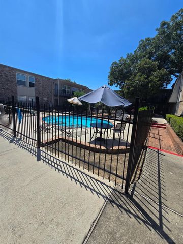 5550 N Braeswood Boulevard 43, Houston, TX 77096