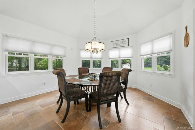 12 Glenridge Lane, Kings Park, NY 11754