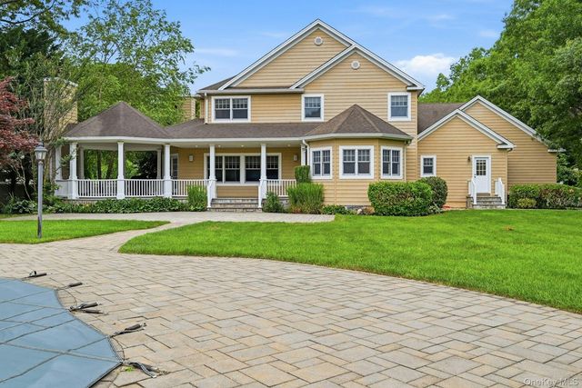 12 Glenridge Lane, Kings Park, NY 11754