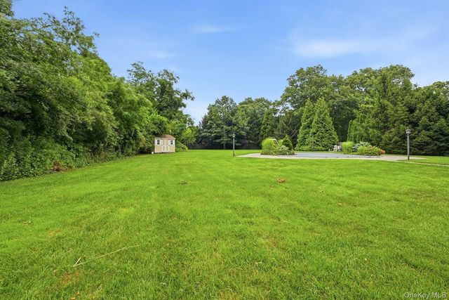 12 Glenridge Lane, Kings Park, NY 11754