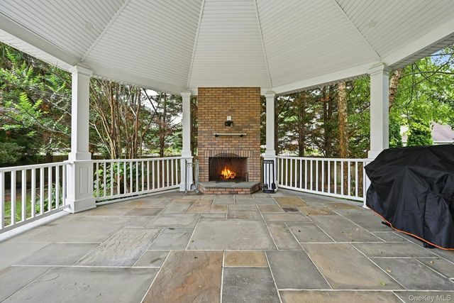 12 Glenridge Lane, Kings Park, NY 11754