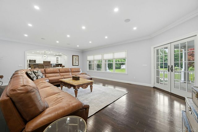12 Glenridge Lane, Kings Park, NY 11754