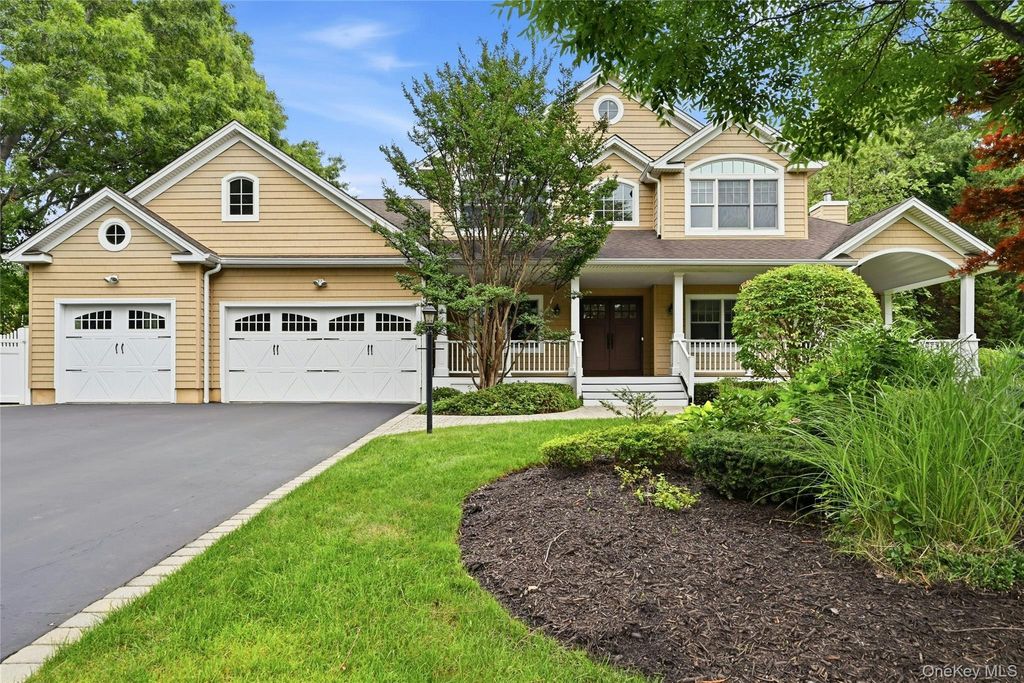 12 Glenridge Lane, Kings Park, NY 11754