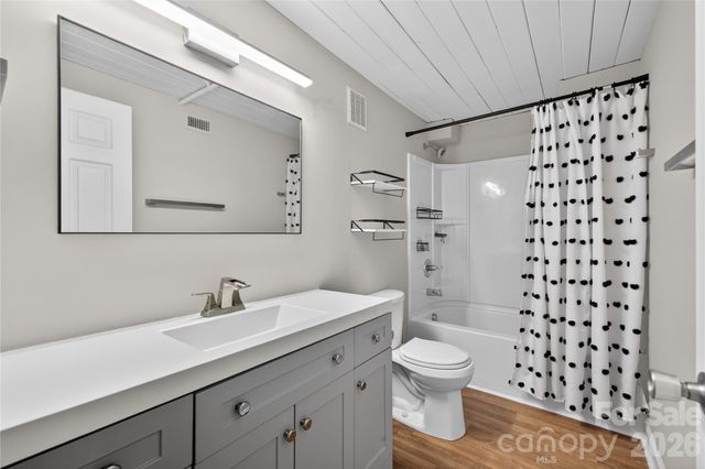201 S Hoskins Road 121, Charlotte, NC 28208