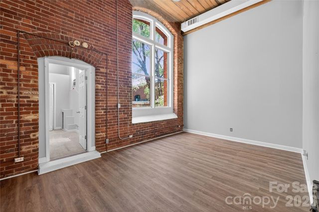 201 S Hoskins Road 121, Charlotte, NC 28208