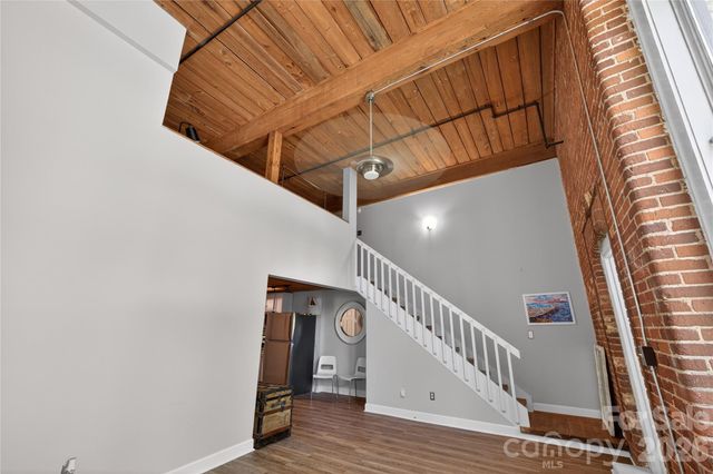 201 S Hoskins Road 121, Charlotte, NC 28208