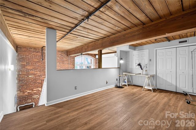 201 S Hoskins Road 121, Charlotte, NC 28208