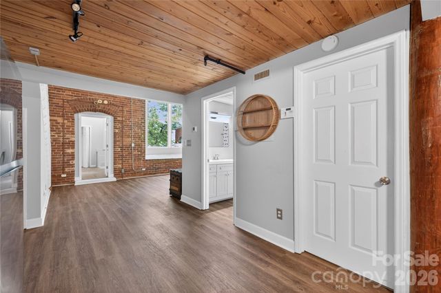 201 S Hoskins Road 121, Charlotte, NC 28208