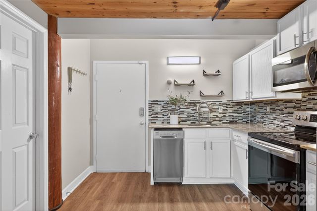 201 S Hoskins Road 121, Charlotte, NC 28208