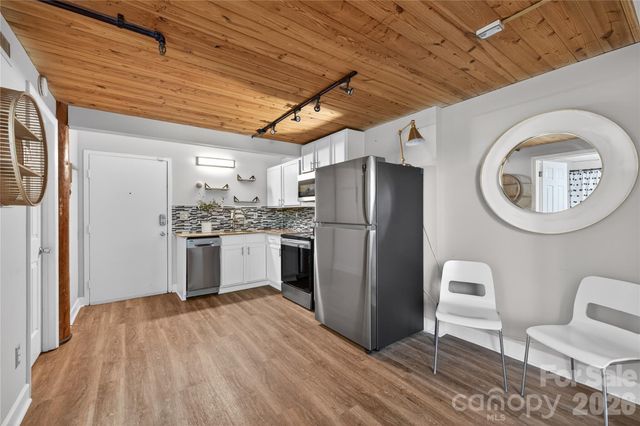 201 S Hoskins Road 121, Charlotte, NC 28208