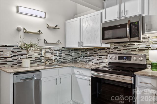 201 S Hoskins Road 121, Charlotte, NC 28208