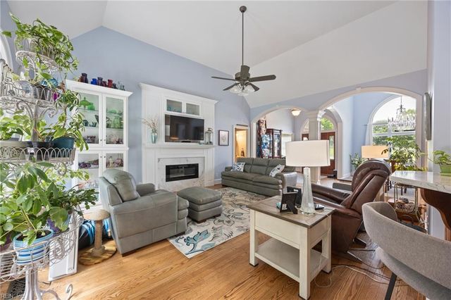 102 Trumpet RD, Smithfield, VA 23430