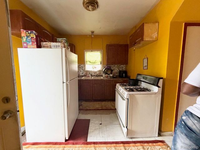 12781 Pinehurst Street, Detroit, MI 48238