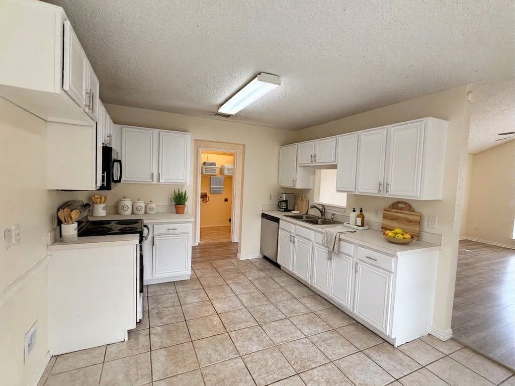 8109 E Summer Trail Drive, Fort Worth, TX 76137 — photo 5