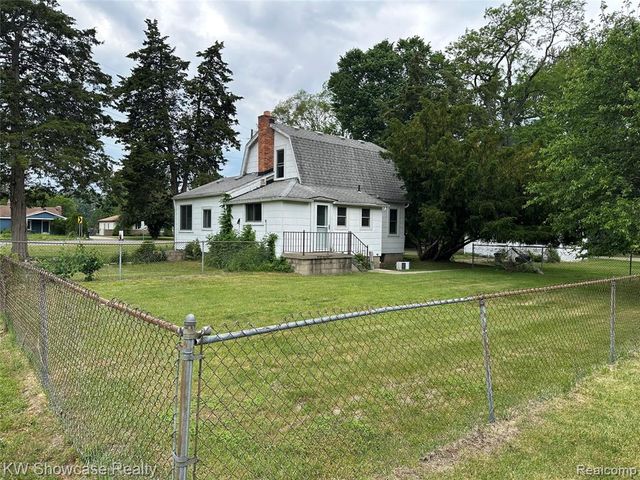 1634 S Commerce Road, Walled Lake, MI 48390