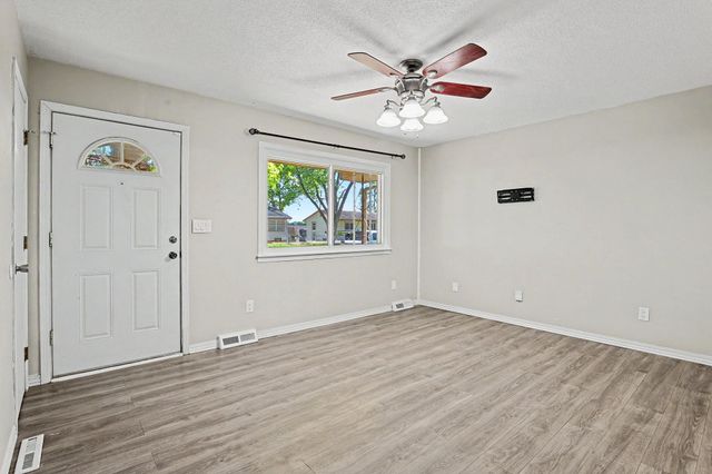 340 W 7th, Haysville, KS 67060