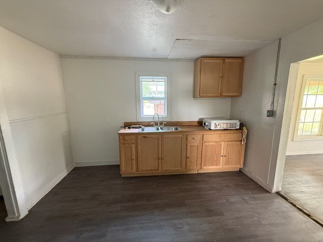 601 SW Menard Street, Sonora, TX 76950