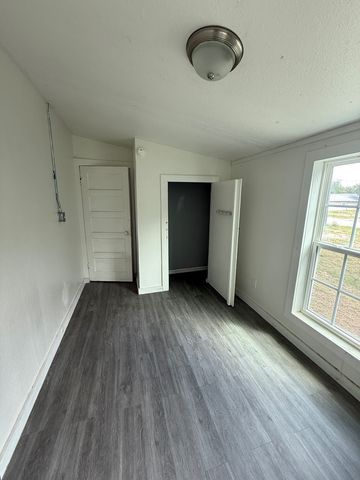 601 SW Menard Street, Sonora, TX 76950